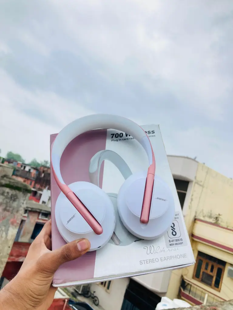 NEW  BOSE 700  HEADPHONES